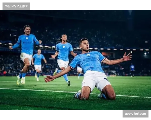 帕尔马球员德尔普拉托头球破门后激情滑跪，主场球迷沸腾