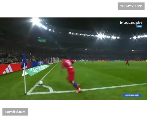 内维斯头球绝杀锁定胜局，巴黎全队围拢庆祝