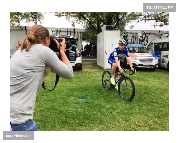 环澳赛现无线电故障，车队战术指令全凭手势，意外重现传统竞技魅力