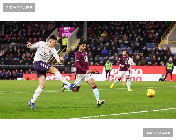 曼联2-2伯恩利，谢什科双响难挽败局